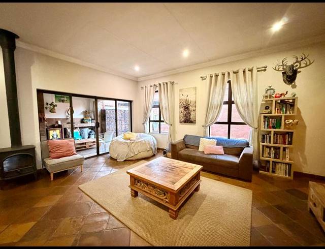 3 BEDROOM TOWNHOUSE FOR SALE IN EQUESTRIA